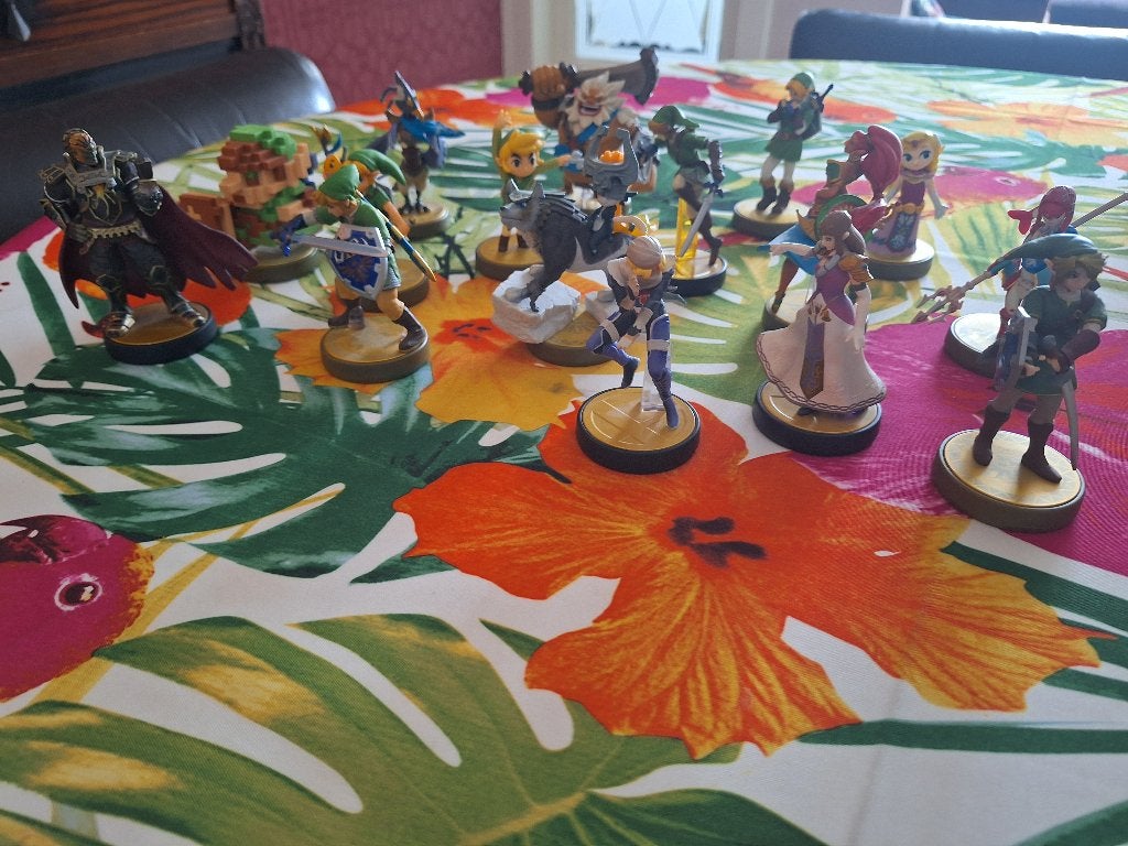 16 figuurtjes Nintendo Link - Zelda collection Amiibo, Ophalen, Zo goed als nieuw, Zonder controller, Switch Original