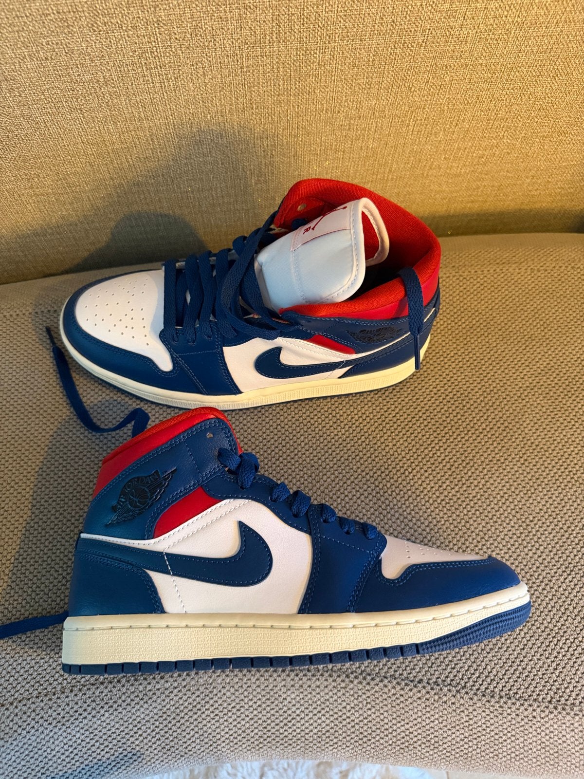 Nike Air Jordan 1 Mid - Wit, Blauw, Rood, Wit, Nieuw, Ophalen of Verzenden, Sneakers of Gympen