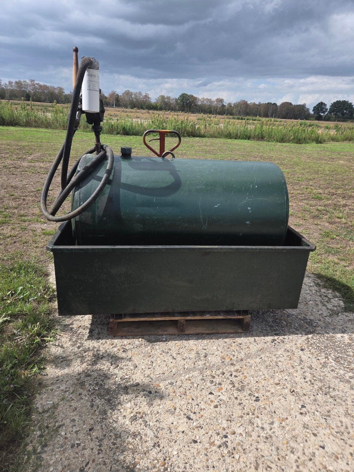 700L brandstoftank / dieseltank met handpomp, Ophalen