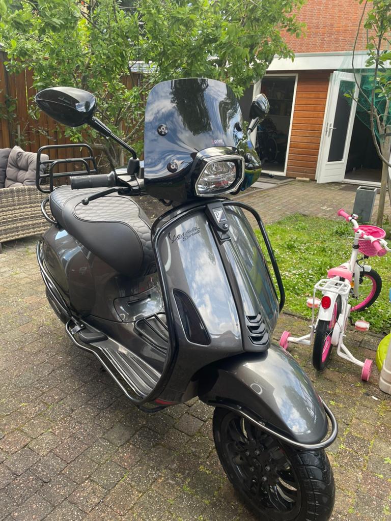 Vespa 50cc 2024 | 5.500 km| Zeer nette scooter| Veel extra’s, Fietsen en Brommers, Scooters | Vespa, Ophalen, Zo goed als nieuw