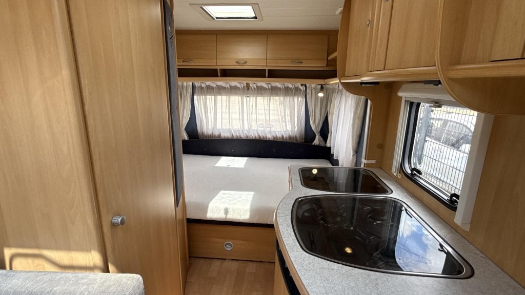 Dethleffs Camper 440 DB bouwjaar 2003 met voortent, Bedrijf, Treinzit, Tot en met 4, Dwarsbed