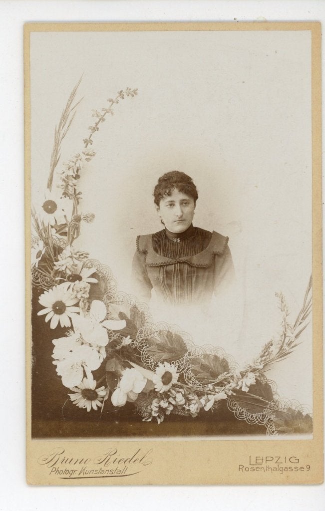 Antieke Cabinetfoto van Vrouw - Bruno Riedel Leipzig, Verzenden, Foto, Nieuw, Voor 1940