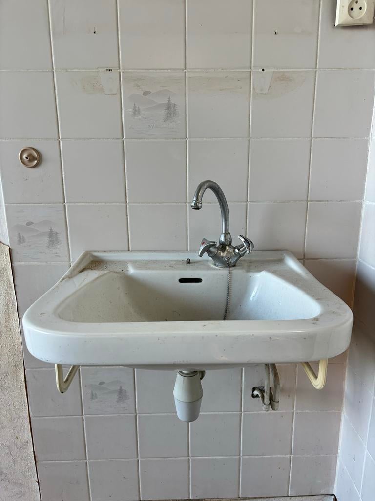 3 Vintage Wastafels - Ideaal voor Retro Badkamer/Renovatie, Ophalen, Gebruikt, Wastafel