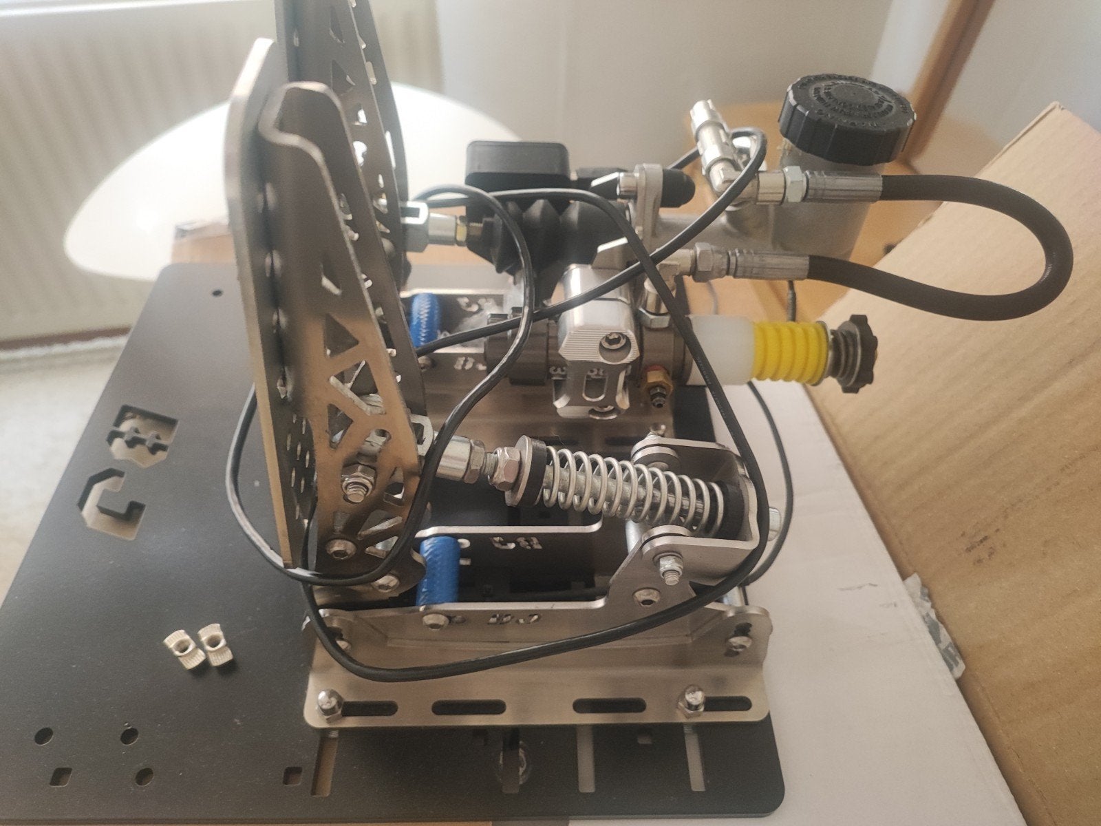 BJ Steel Pedalen F1 hydraulics, Spelcomputers en Games, Force feedback, Zo goed als nieuw, PC, Overige typen