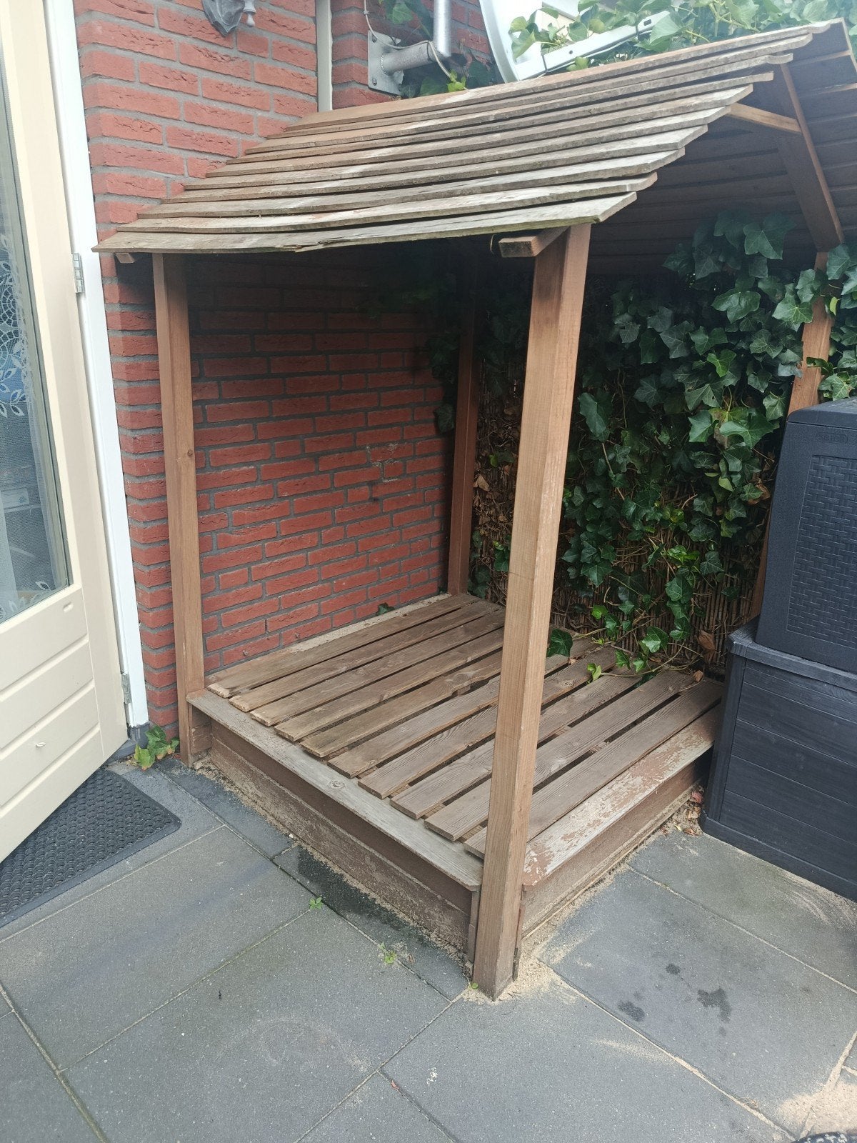 Gratis gebruikte houten zandbak met dak, Kinderen en Baby's, Speelgoed | Buiten | Zandbakken, Ophalen, Gebruikt