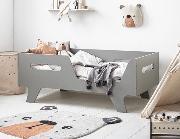 Petit Amelie Colombe grijs peuterbed- 140x70 cm, Huis en Inrichting, Ophalen, 190 cm of minder, Zo goed als nieuw, Grijs