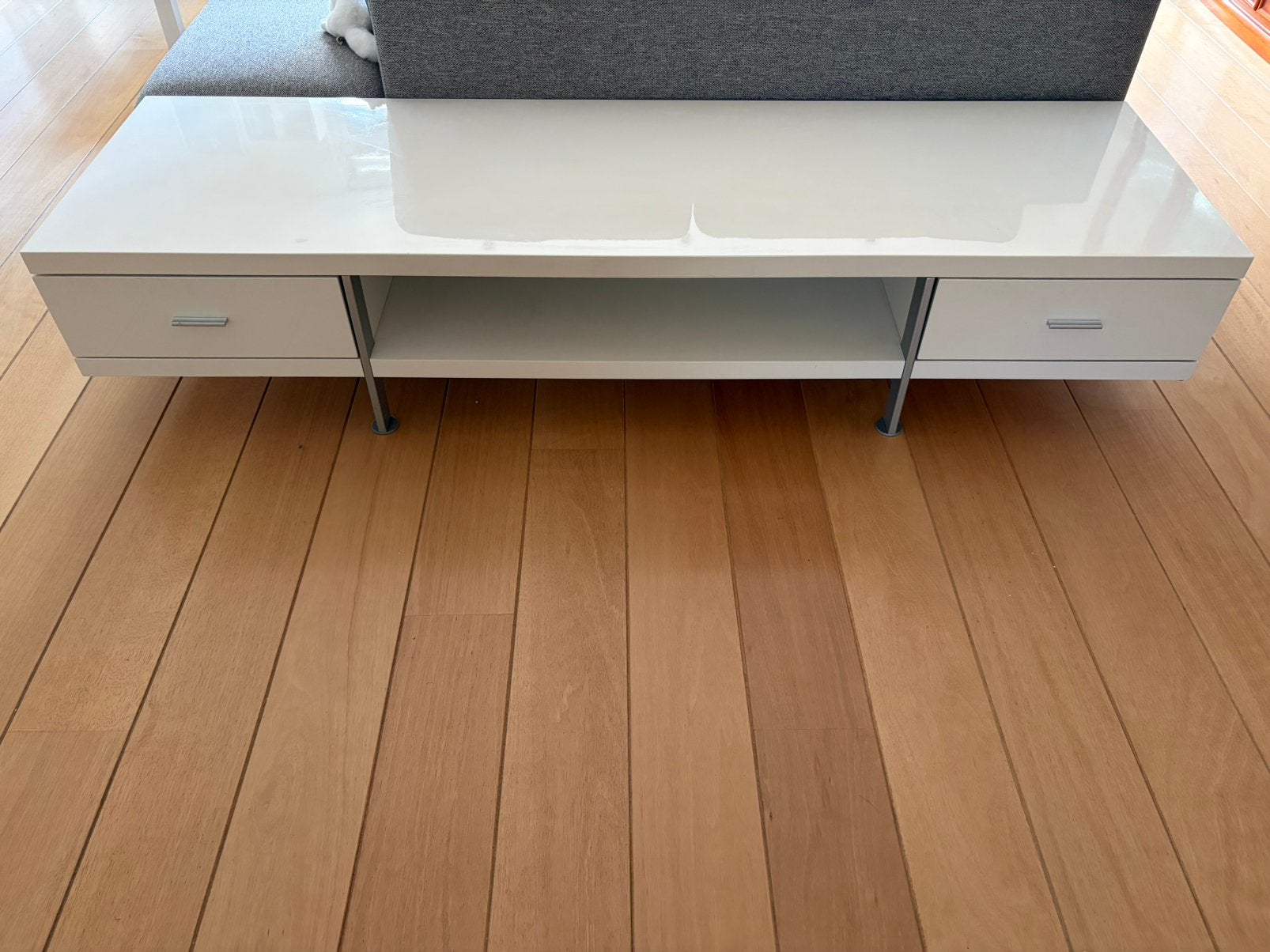 Te koop lowboard (tv-meubel), Ophalen, Kunststof, Gebruikt, 150 tot 200 cm