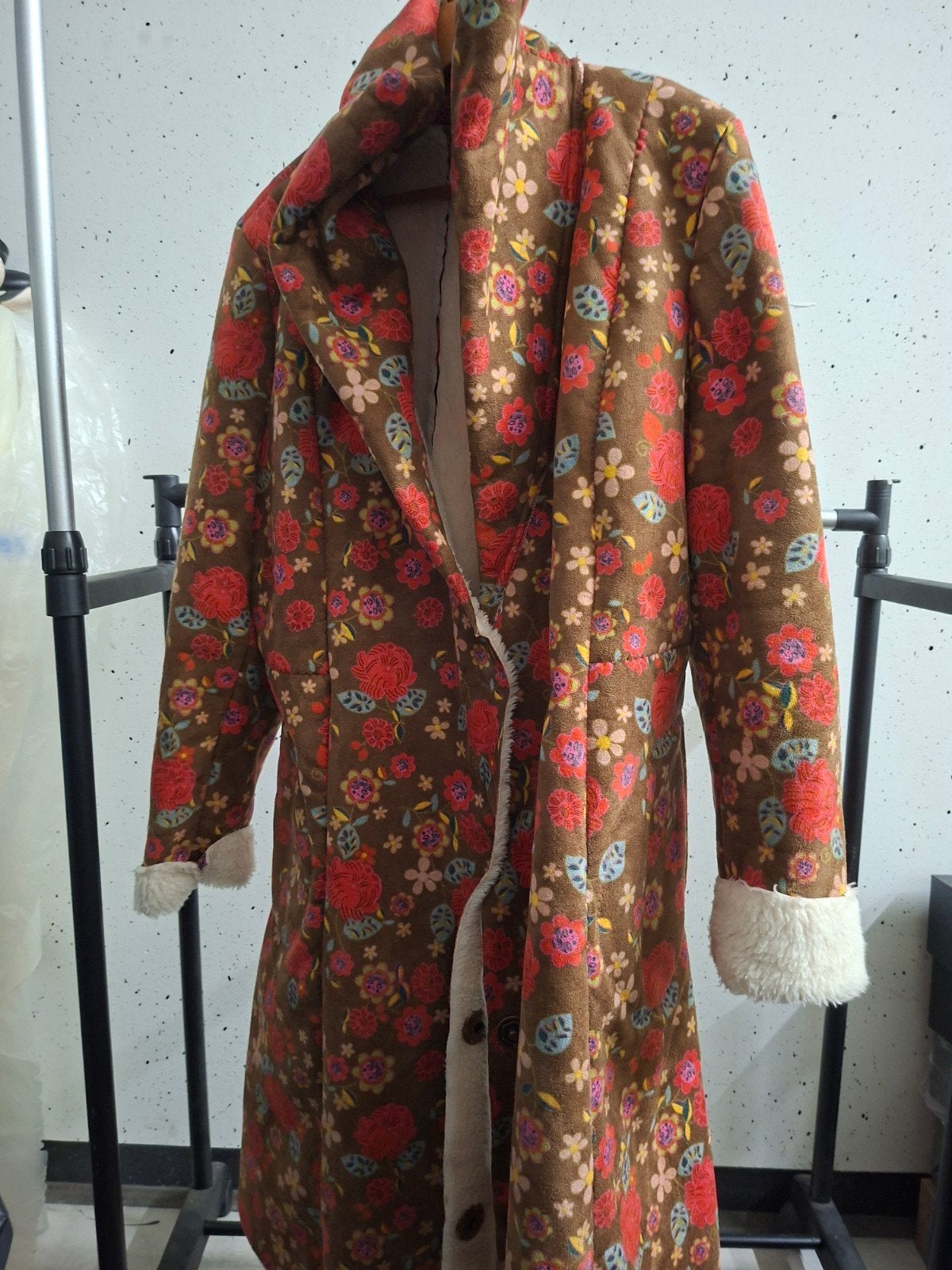 Vintage jas met bloemenprint en teddy voering - 115x58cm, Ophalen of Verzenden, Gedragen, Maat 42/44 (L), Bruin