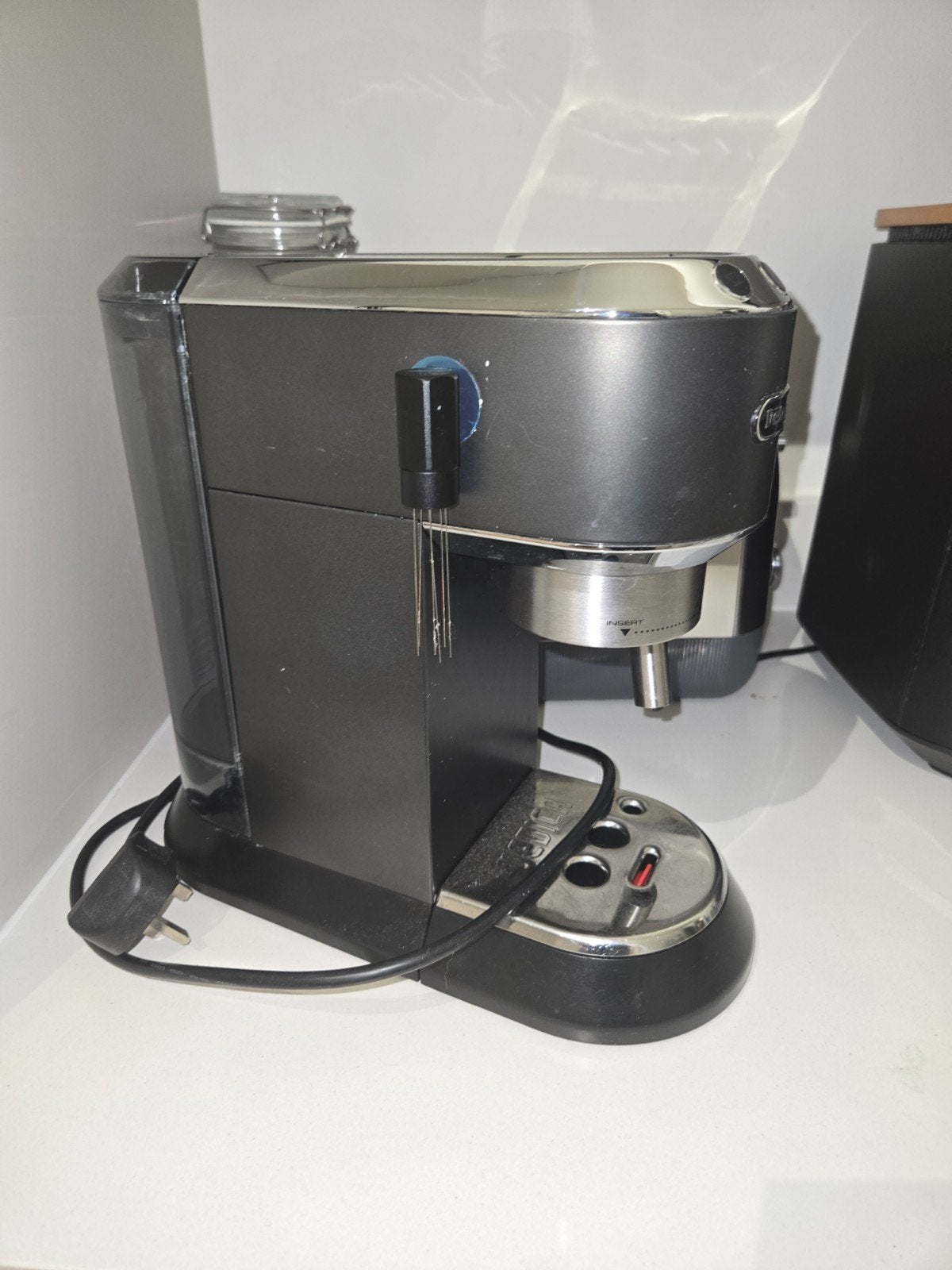 Foto 2 van DeLonghi Dedica Espressomachine met Stoompijpje