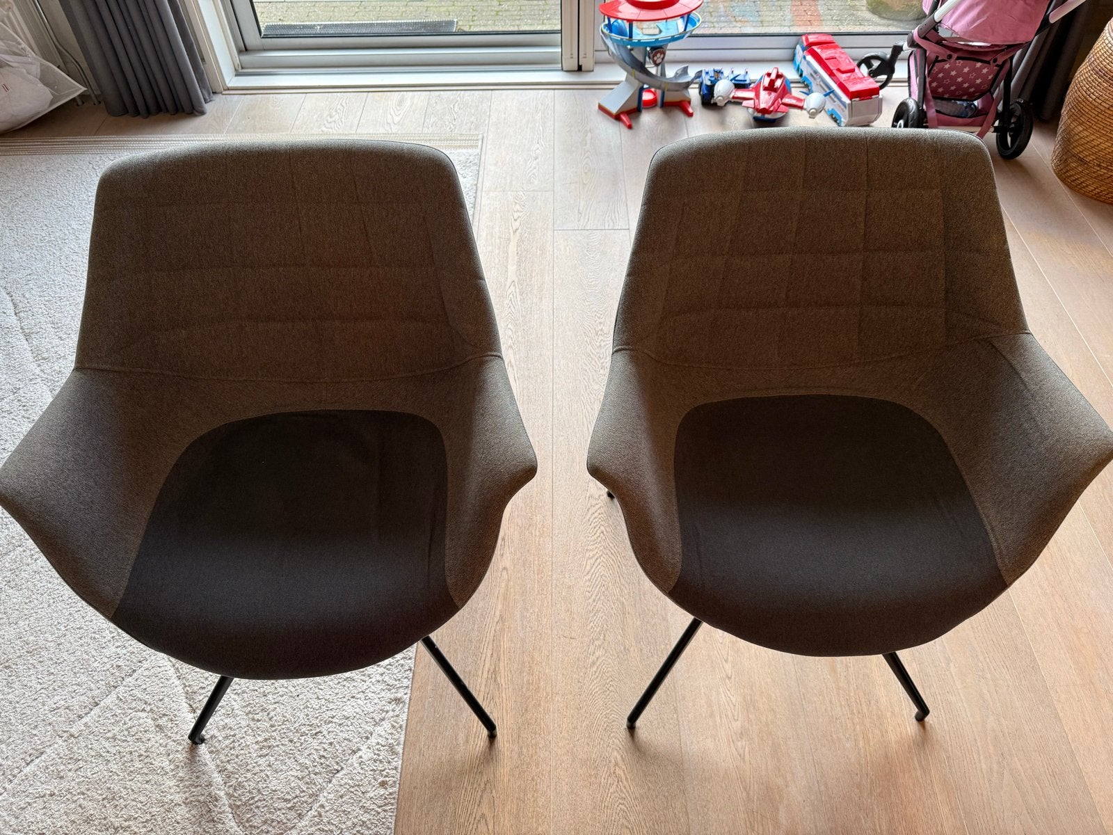 2 Zuiver Ridge Rib stoelen - Grijs/Antraciet, Huis en Inrichting, Ophalen, Gebruikt, Twee, Stof
