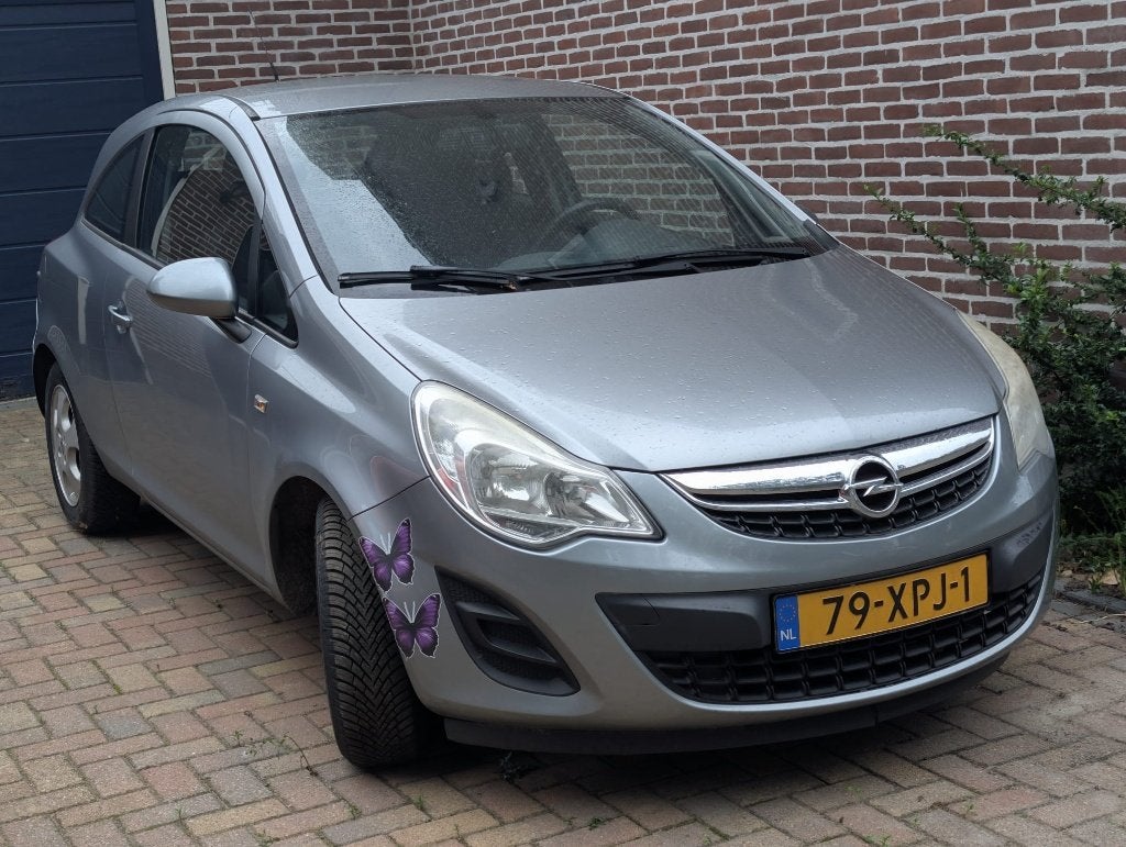 Opel Corsa LPG met nieuwe banden!