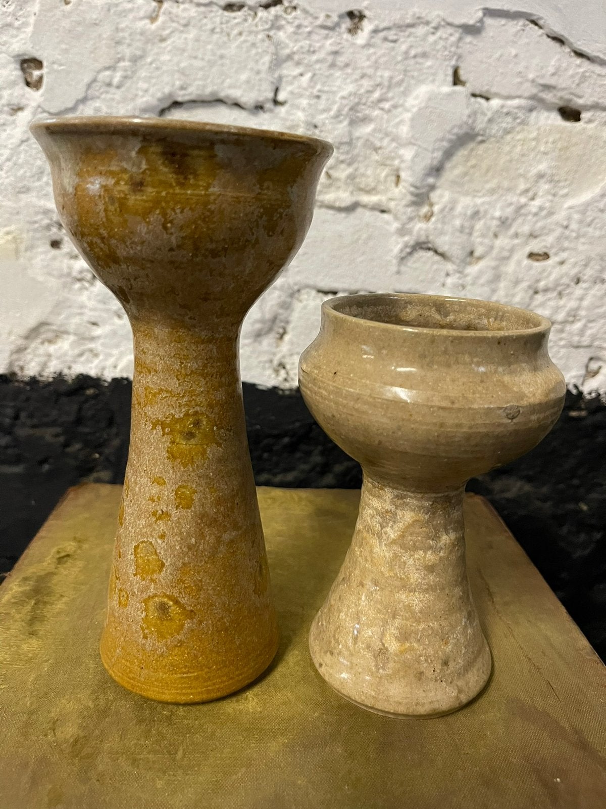 Set vintage mid century studio art pottery vaas kandaar, Ophalen of Verzenden, Gebruikt, Overige materialen, Minder dan 25 cm