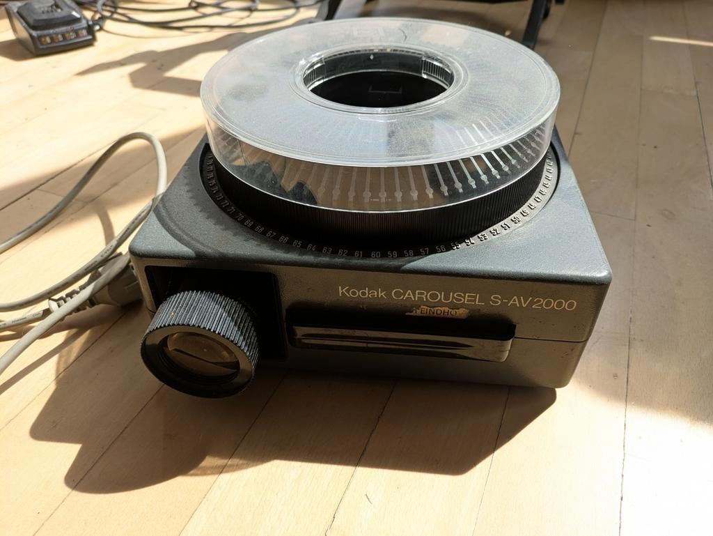 Kodak CAROUSEL S-AV2000 Diaprojector met magazijn, Ophalen of Verzenden, Gebruikt