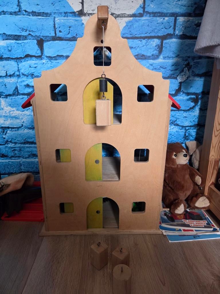 Houten grachtenpand speelhuis met katrol, Ophalen of Verzenden
