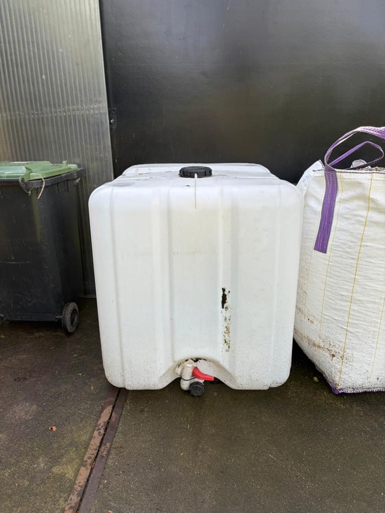 GRATIS - IBC containers 4x, 150 liter of meer, Ophalen, Gebruikt, Met kraantje