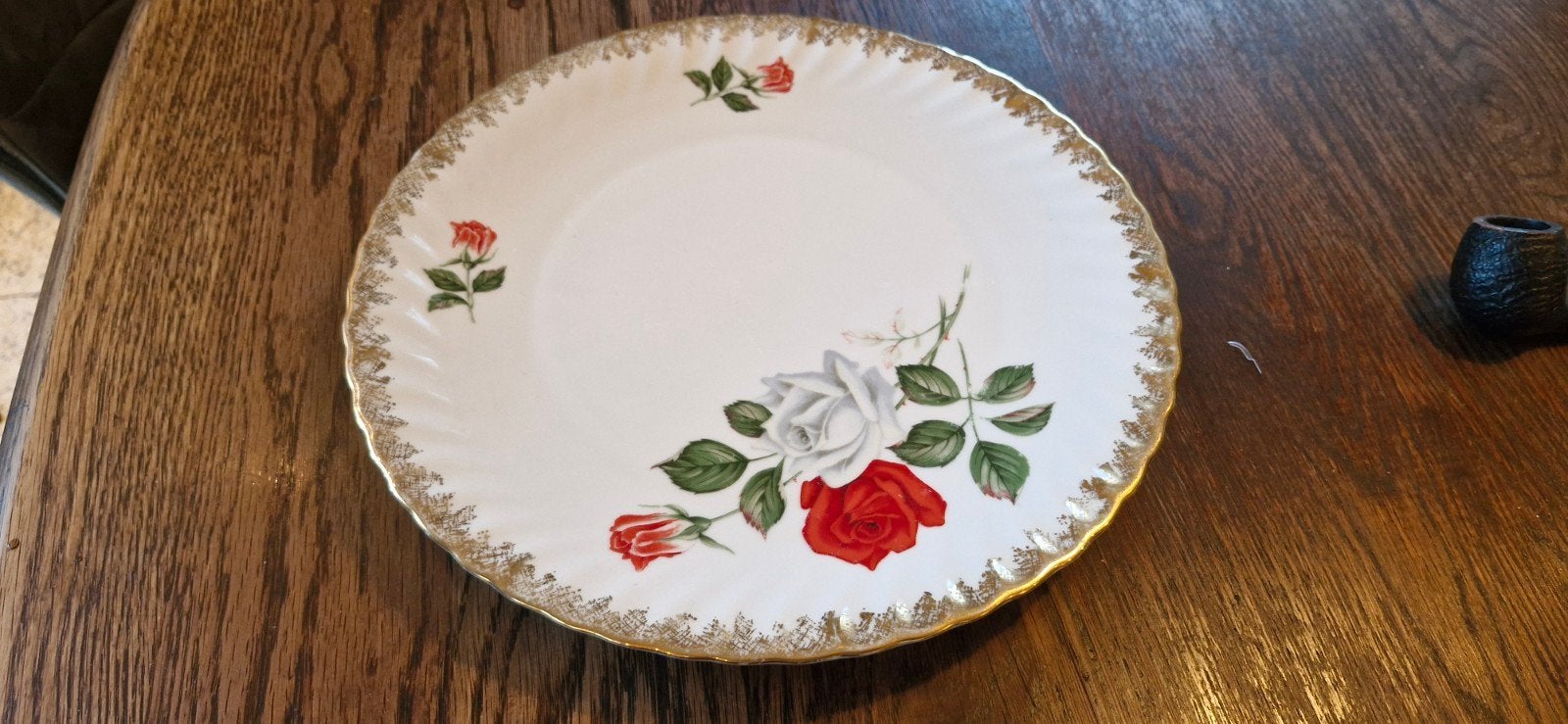 Vintage porseleinen bord met rozenmotief en gouden rand, Ophalen of Verzenden