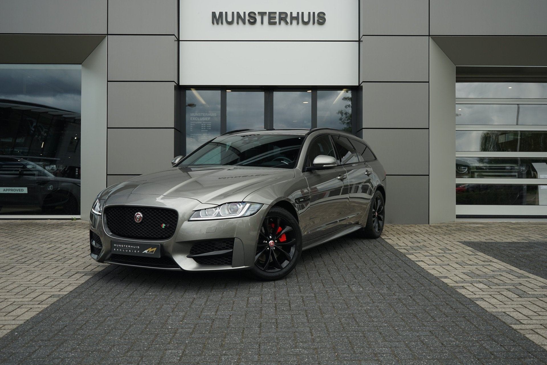 Jaguar XF Sportbrake 2.0t R-Sport | Panoramadak | Voorstoele, Achterwielaandrijving, Gebruikt, 4 cilinders, Leder en Stof
