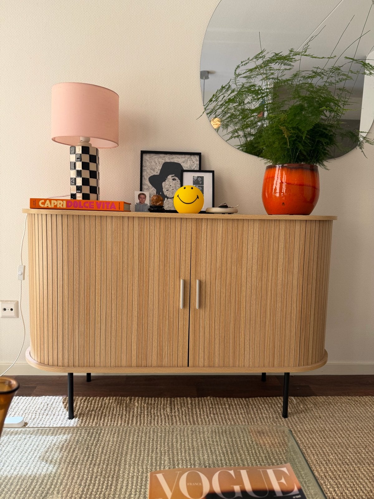 Stijlvol dressoir met lattenfront en ronde hoeken, Ophalen, 100 tot 150 cm, Zo goed als nieuw, 25 tot 50 cm