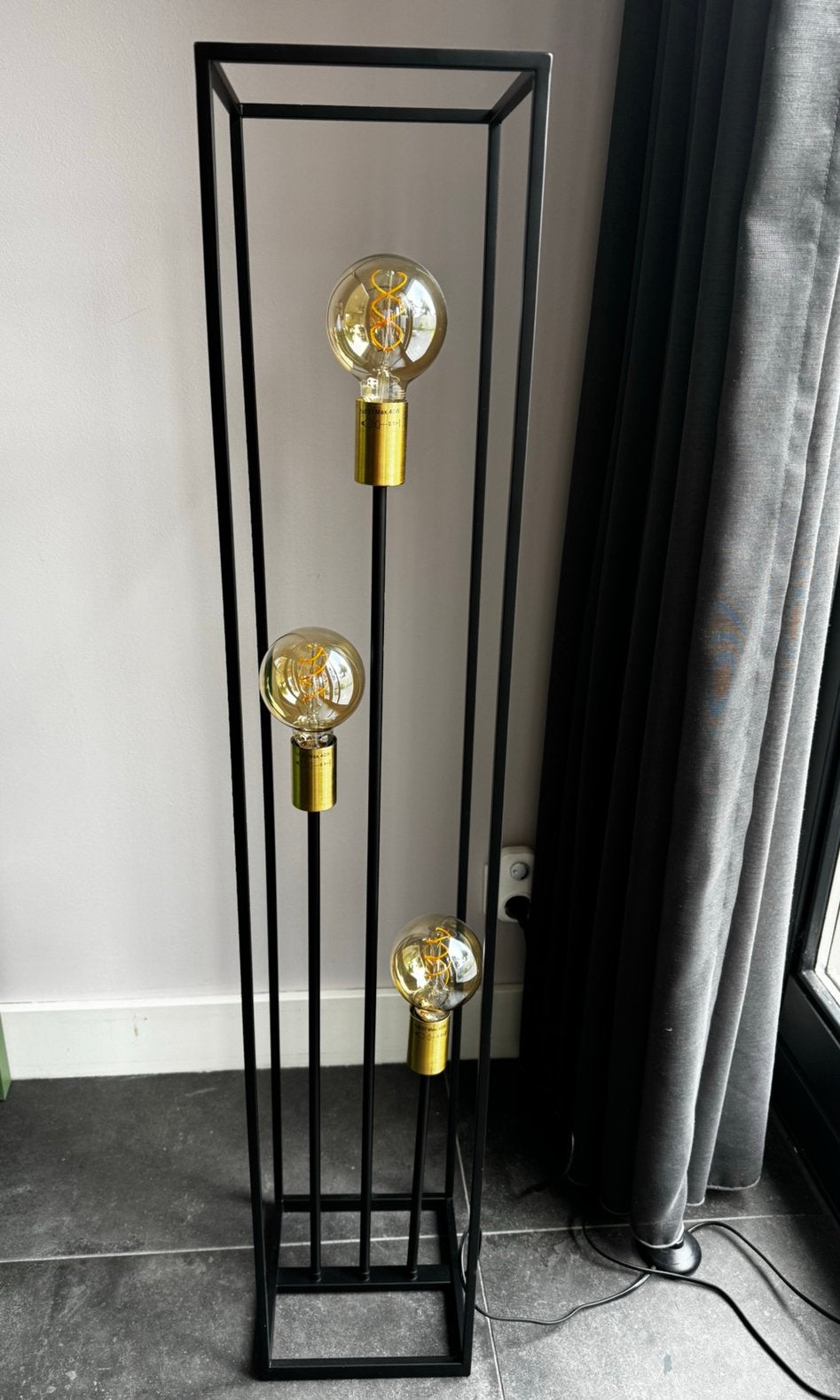 Moderne zwarte vloerlamp, Ophalen, Gebruikt, Metaal, 100 tot 150 cm