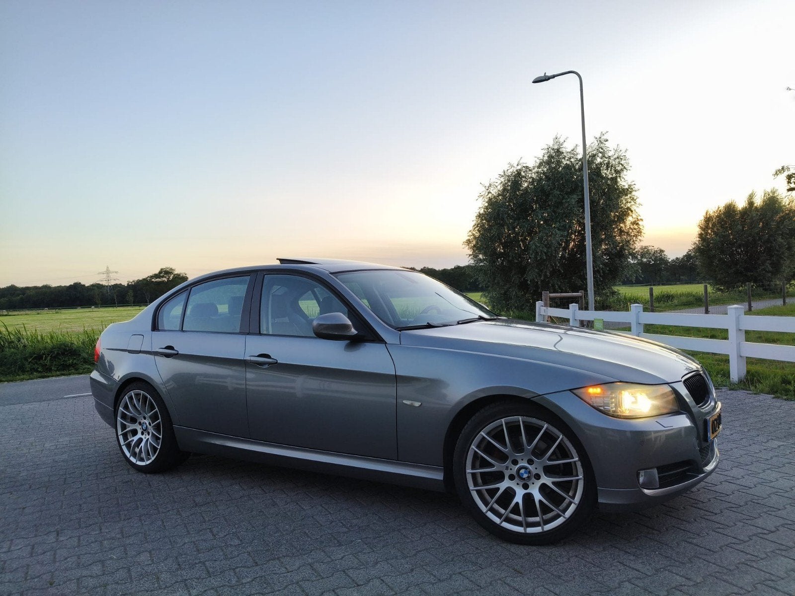 BMW 3-Serie 2.0 I 318 AUT 2009 Grijs, Automaat, Achterwielaandrijving, 1995 cc, Sedan
