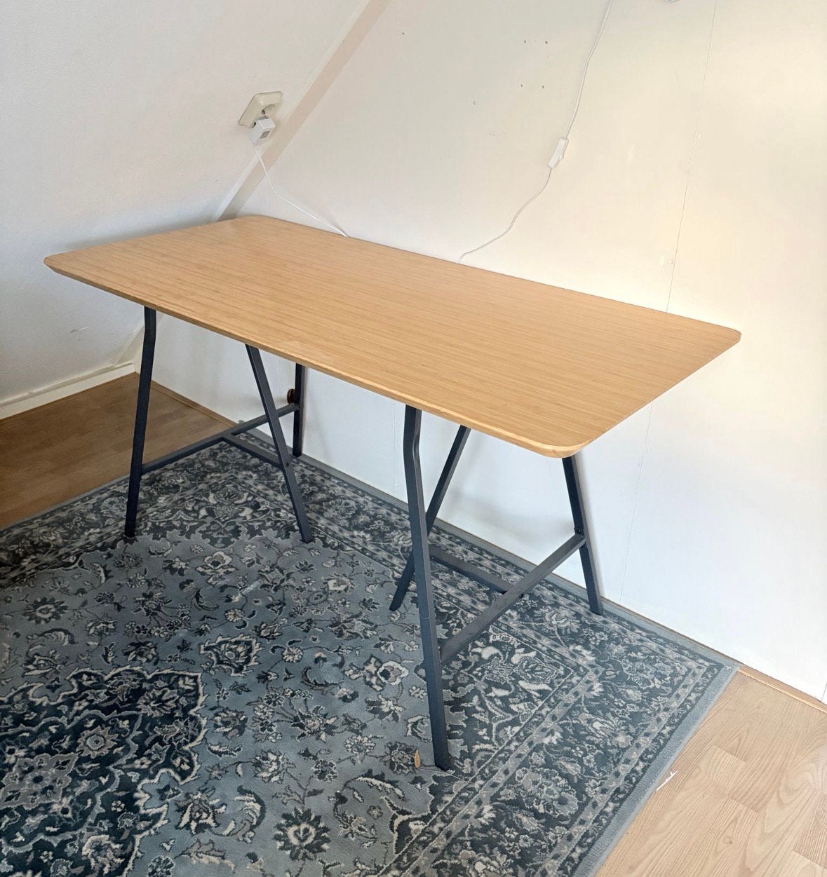 Bureau Ikea Hilver, Ophalen, 100 tot 150 cm, 50 tot 100 cm, Zo goed als nieuw