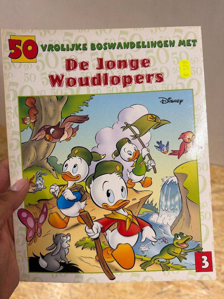 De Jonge Woudlopers - 50 Vrolijke Boswandelingen, Eén stripboek, Ophalen of Verzenden, Zo goed als nieuw