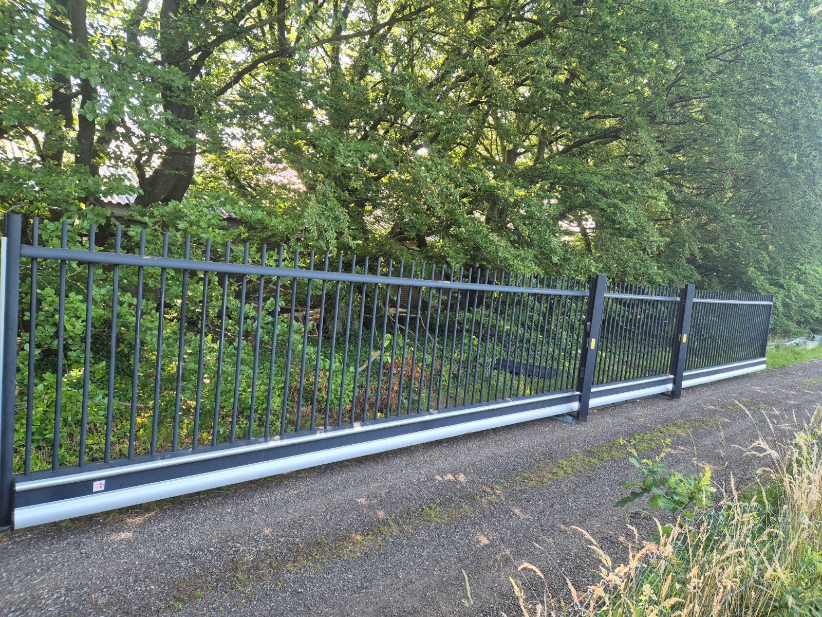 vrijdr. elek. schuifpoort 12 mtr doorgang 2 mtr hoog zwart, Tuin en Terras, Ophalen, Gebruikt, Schuifpoort, Aluminium