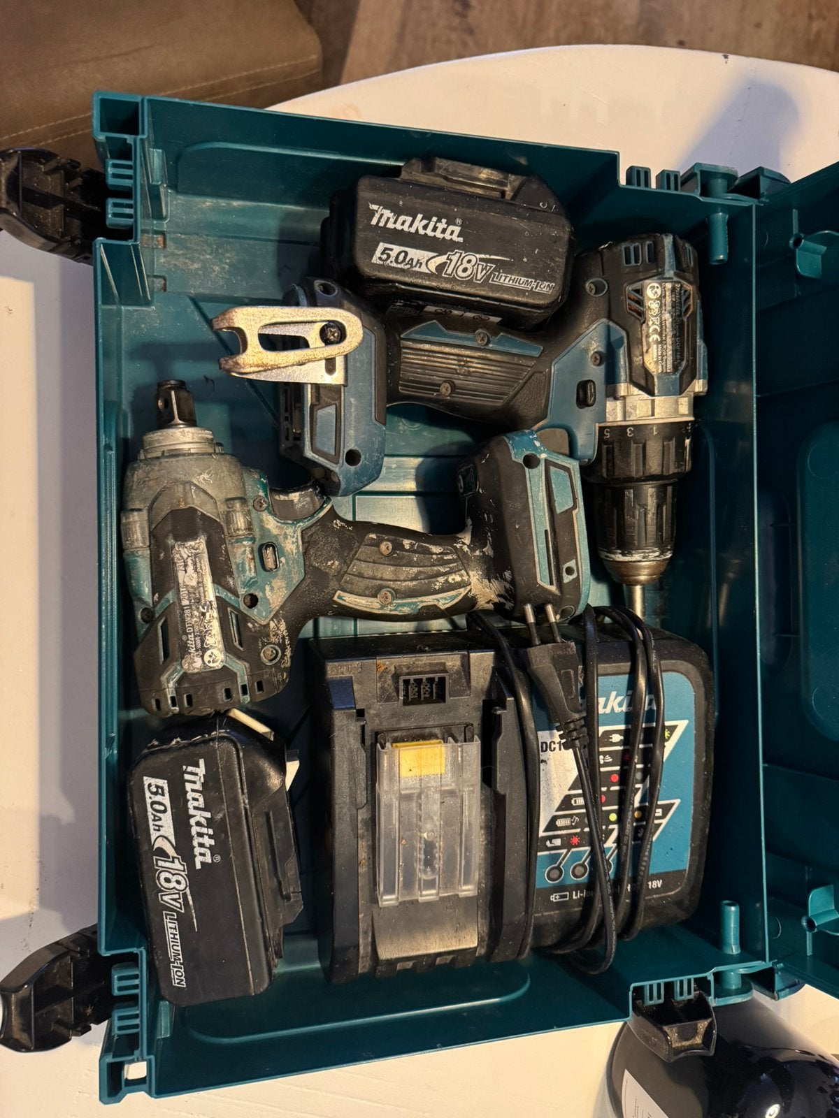 Makita set boormachines+lader en accu’s, Doe-het-zelf en Verbouw, Ophalen, Zo goed als nieuw, Boor- en Schroefmachine
