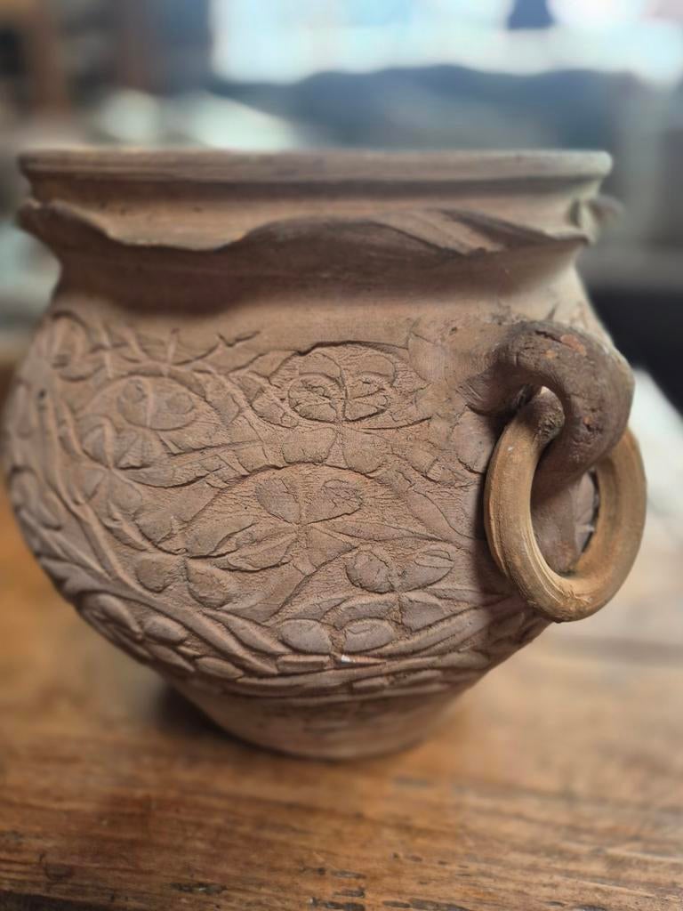 Stenen pot met oren, Ophalen