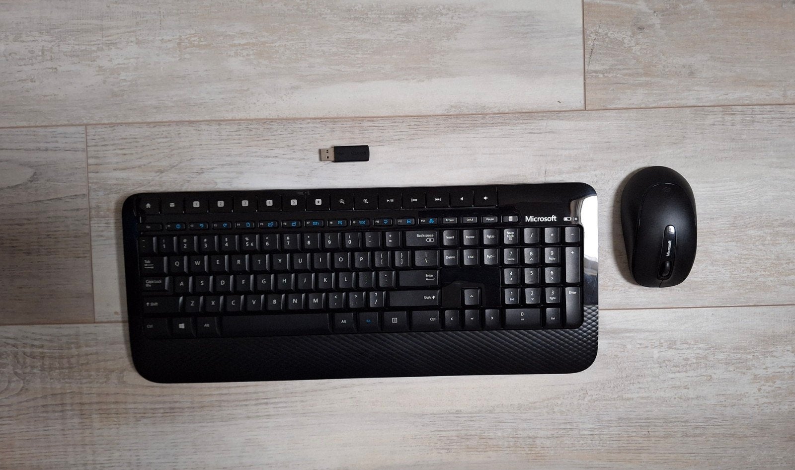 Wireless Keyboard and Mouse, Ophalen of Verzenden, Zo goed als nieuw, Draadloos, Qwerty