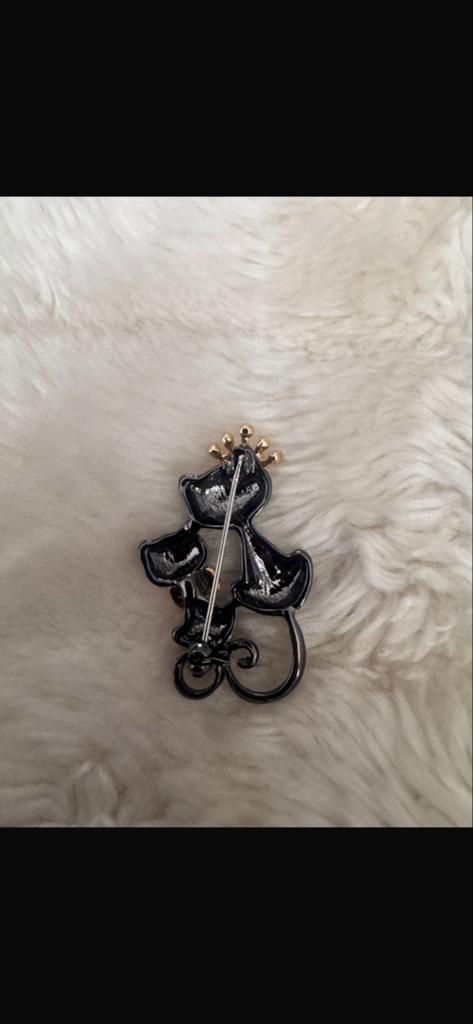 Leuke Broche Zwarte Katten met Kroontje en Strikje, Overige materialen, 4 tot 7 cm, Zwart, Ophalen of Verzenden