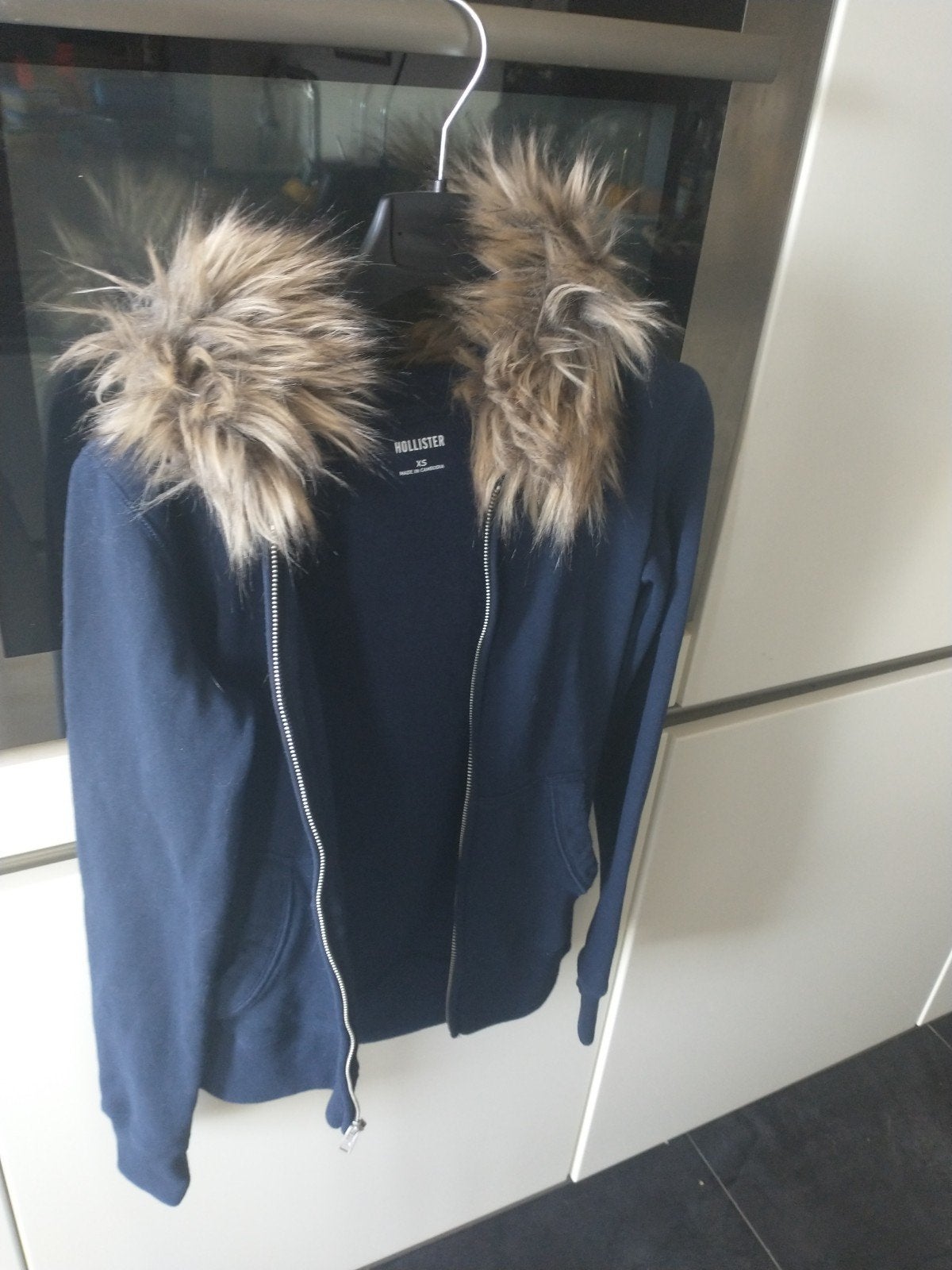 Hollister hoodie met bontkraag - Zo goed als nieuw, Kleding | Dames, Jassen | Winter, Blauw, Ophalen of Verzenden, Zo goed als nieuw