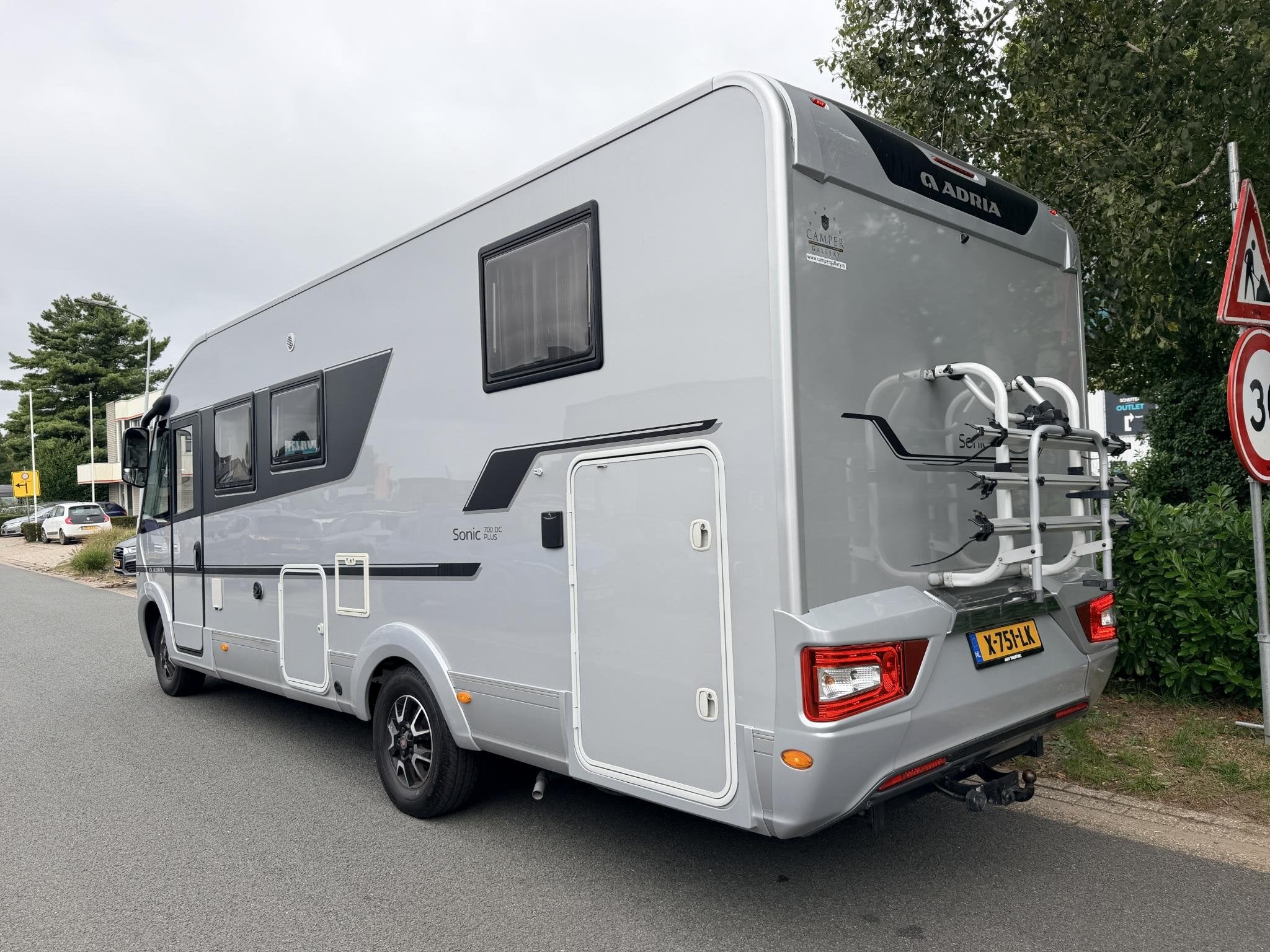 Adria Sonic Plus 700 Luxury Integraal Camper TV•Hefbed, Integraal, Airconditioning, Fietsendrager, Bedrijf