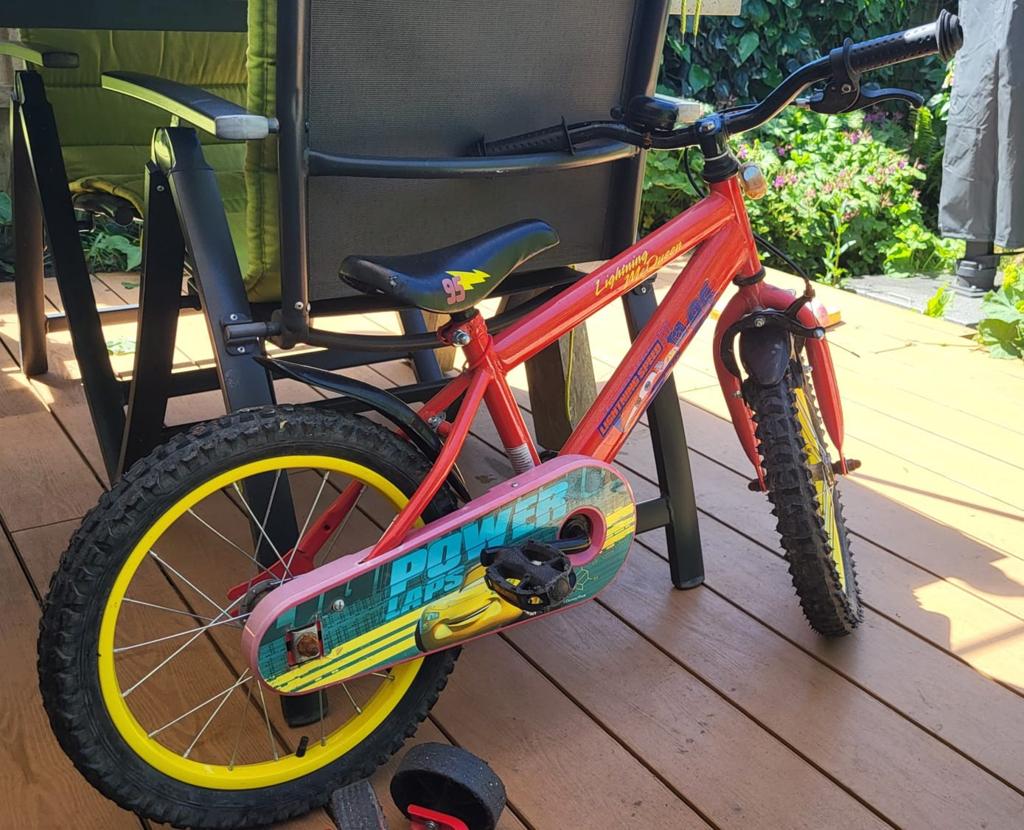 Kinderfiets rood met zijwieltjes - Lightning McQueen, Ophalen, Terugtraprem, Gebruikt, Minder dan 16 inch