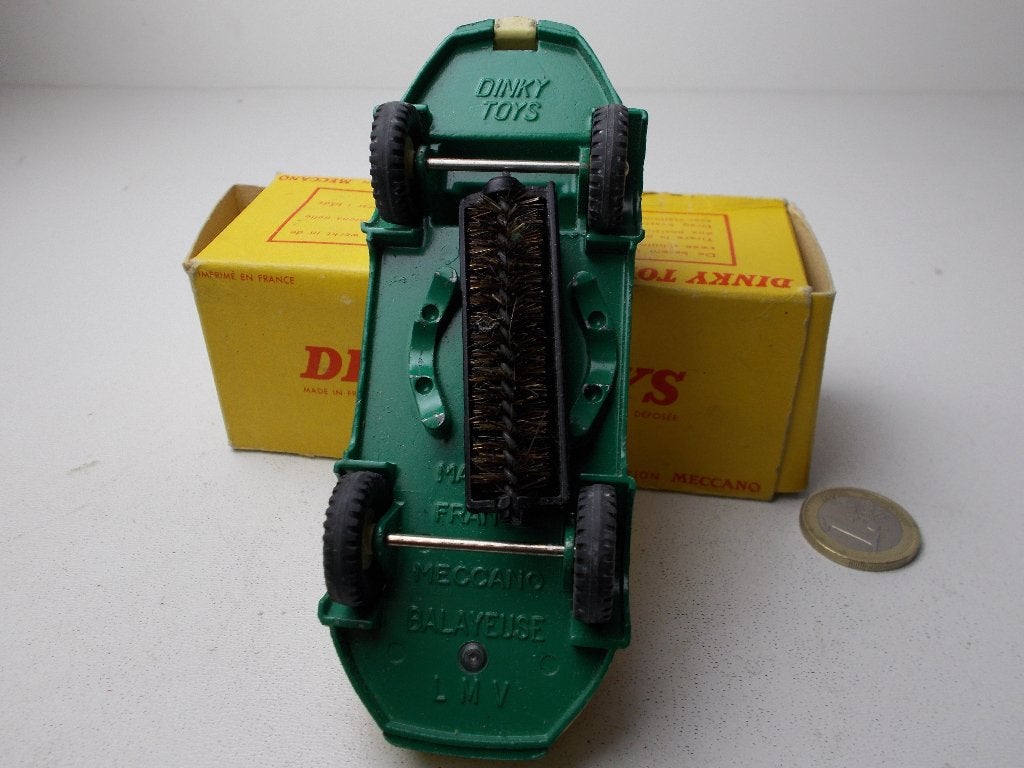 1956 Dinky Toys 596 BALAYEUSE LMV ROAD SWEEPER + DOOSJE!, Ophalen of Verzenden, Zo goed als nieuw, Bus of Vrachtwagen, Dinky Toys