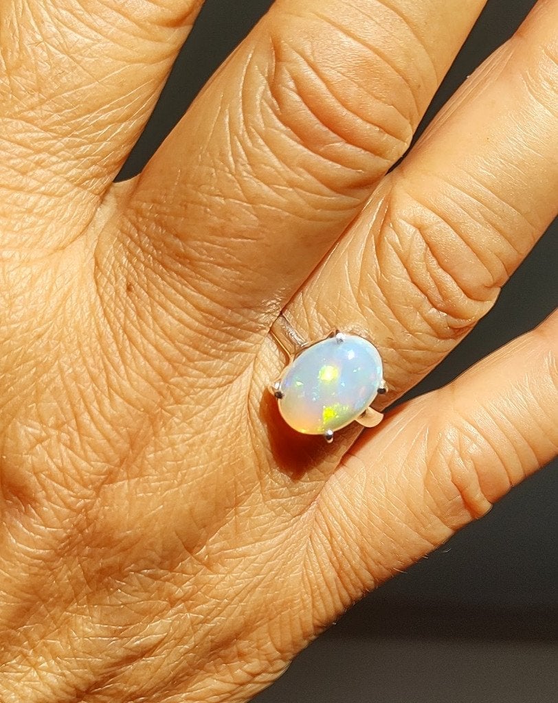 925 zilveren ring met natuurlijke Ethiopische Opaal steen, Sieraden, Tassen en Uiterlijk, Ringen, 18 tot 19, O.T., Nieuw, Ophalen of Verzenden