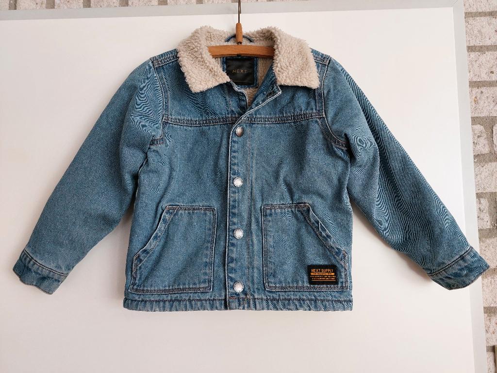Mooi NEXT gewatteerd spijkerjasje, mt 116, Kinderen en Baby's, Kinderkleding | Maat 116, Ophalen of Verzenden, Zo goed als nieuw