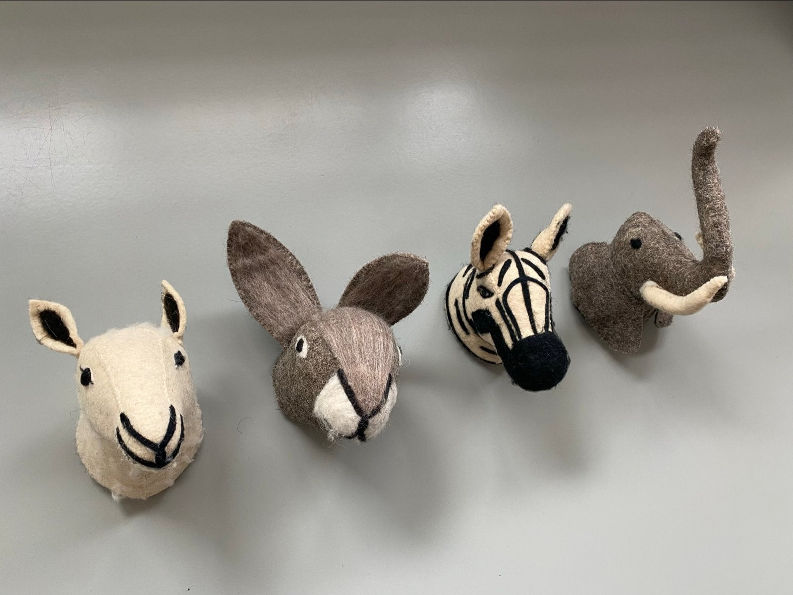 Leuke vilten dierenkoppen voor wanddecoratie, Meerkleurig, Overige stijlen, Ophalen of Verzenden, Zo goed als nieuw