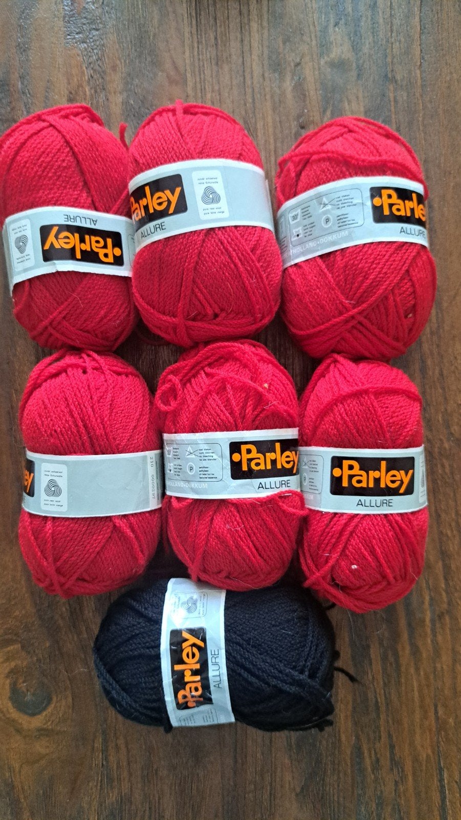 Parley Allure 7 bollen zuivere scheerwol rood/zwart, Ophalen of Verzenden, Zo goed als nieuw, Breien of Haken, Wol of Garen