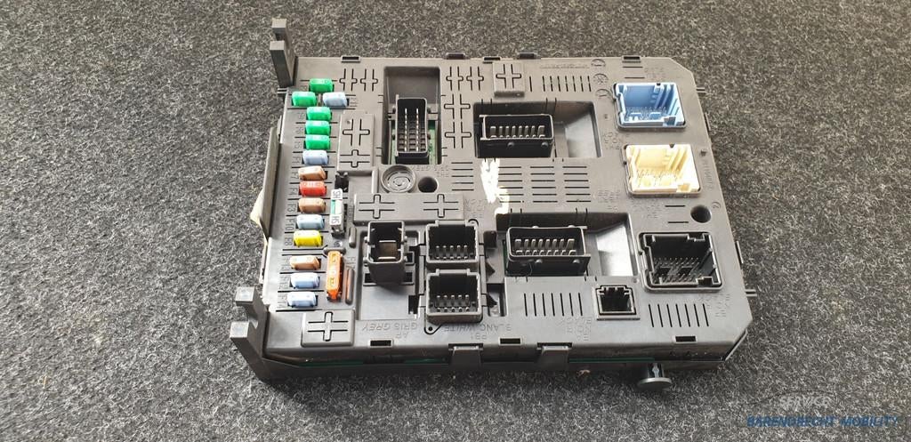 BSI Peugeot Expert 2007 - 2016 zekeringkast 966405908001 ori, Auto-onderdelen, Elektronica en Kabels, Taurusavenue 1
2132 LS  Hoofddorp, NL