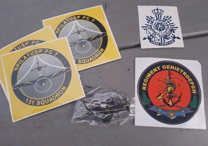 Defensie Stickers: Pilatus PC-7 en Regiment Genietroepen, Ophalen of Verzenden, Nieuw, Overige typen