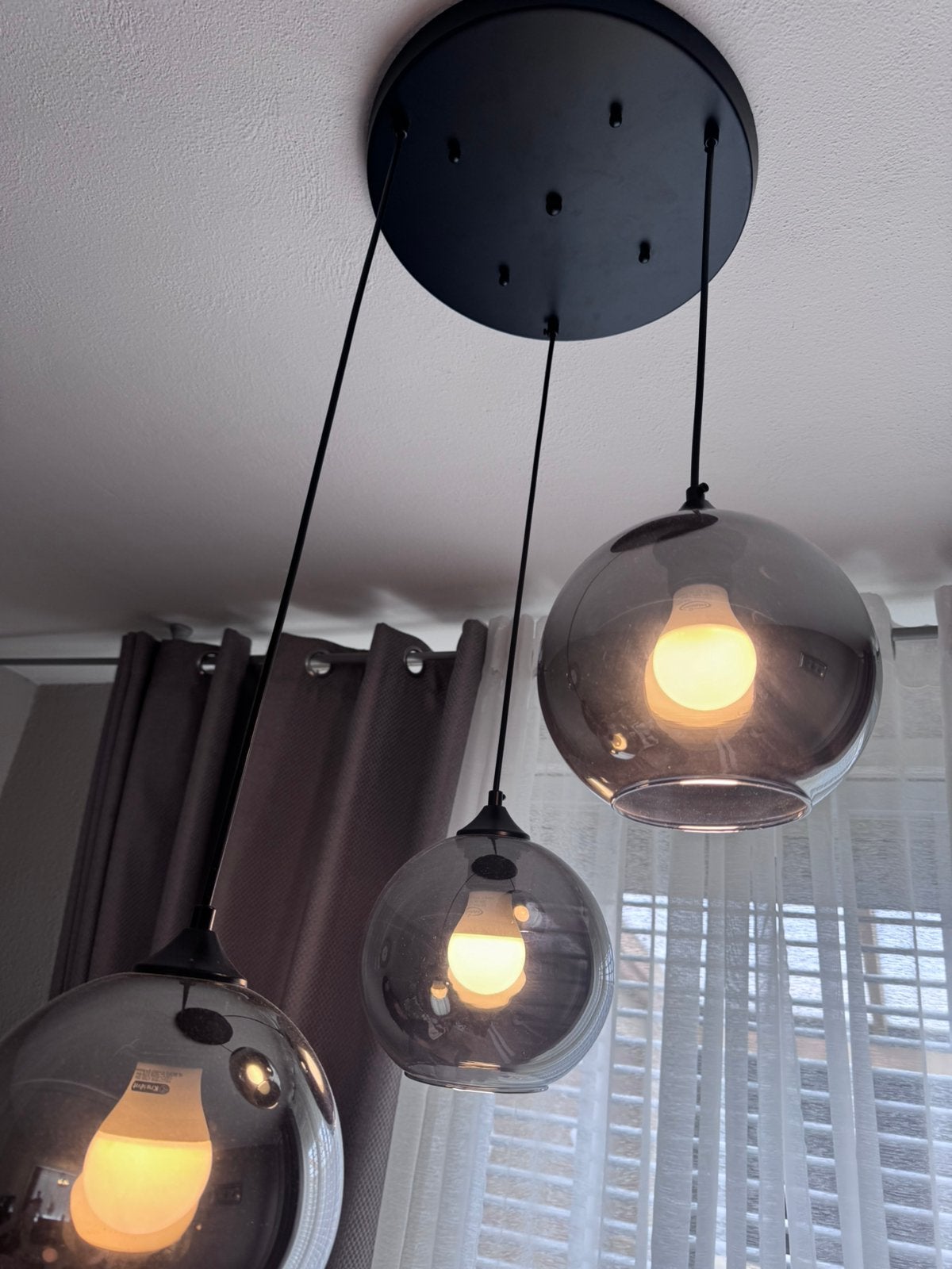 Moderne hanglamp met 3 rookglazen bollen, Ophalen of Verzenden, Zo goed als nieuw