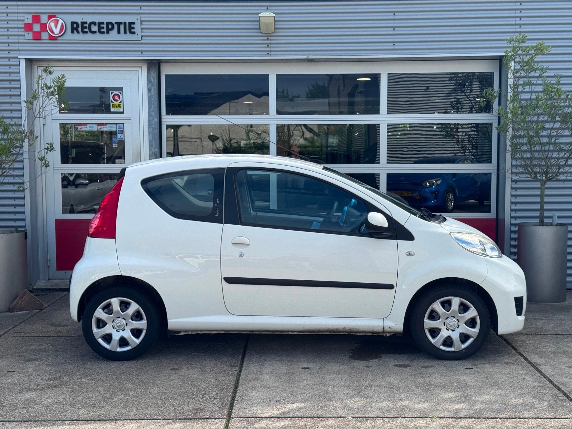 Peugeot 107 1.0-12V Urban Move, Auto's, Voorwielaandrijving, Dealer onderhouden, Gebruikt, 4 stoelen