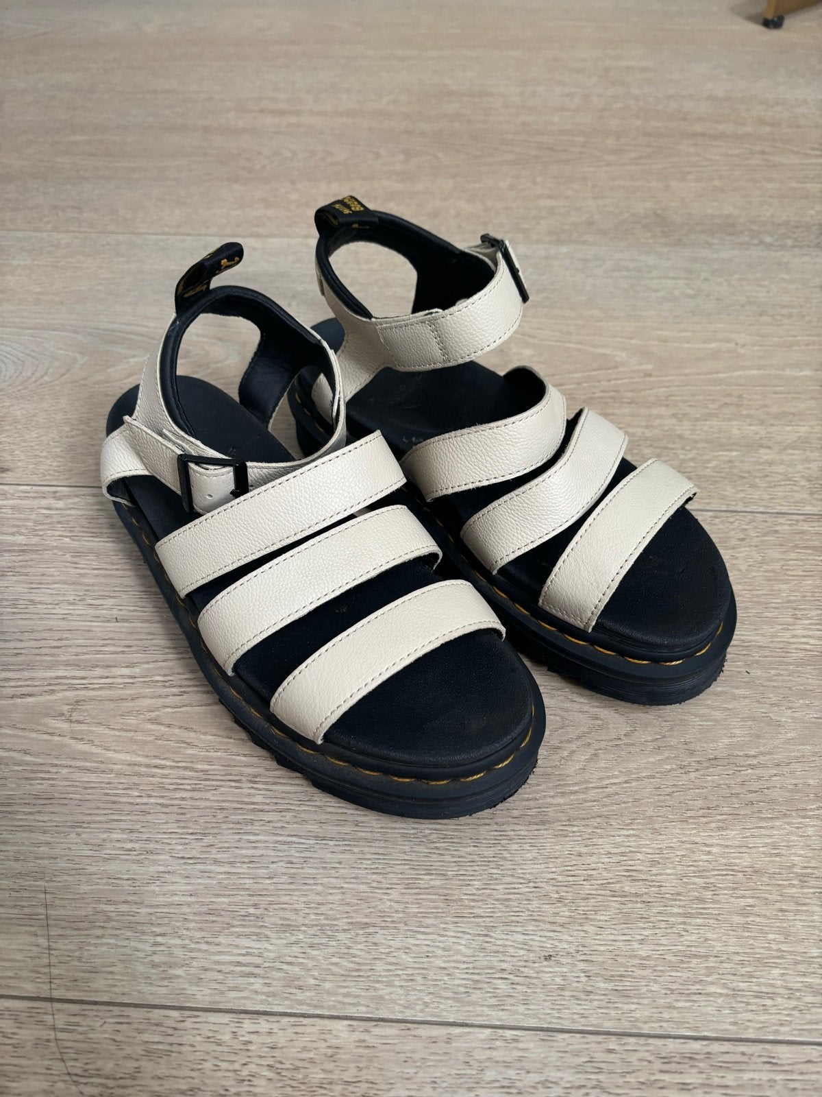 Dr. Martens Blaire Sandalen - Beige naturel maat 39, Kleding | Dames, Schoenen, Ophalen of Verzenden, Zo goed als nieuw, Beige