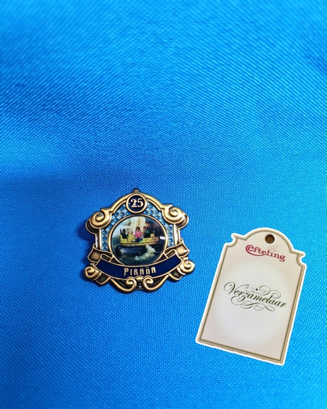 Efteling jubileum pin 25 jaar Piraña, Ophalen of Verzenden, Nieuw, Button of Speldje