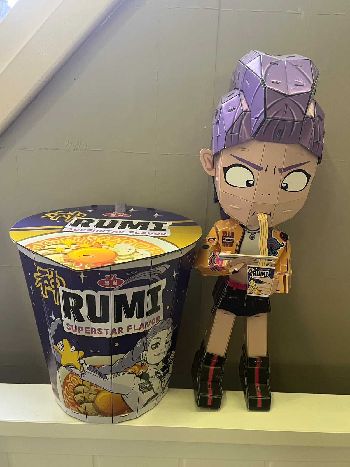 Rumi Superstar Flavor Ramen Cup Display met Figuur, Ophalen of Verzenden, Zo goed als nieuw