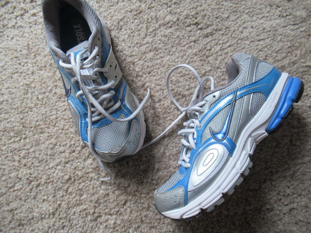 SPORTSCHOENEN NIKE maat 37,5 blauw/grijs nieuw € 40, Sport en Fitness, Loopsport en Atletiek, Nike, Overige typen, Nieuw, Ophalen of Verzenden