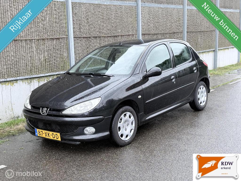 Peugeot 206 1.4 Forever NAP/AIRCO/NETTE AUTO/DISTRIBUTIERIEM, Auto's, Voorwielaandrijving, 31 €/maand, 4 cilinders, Zwart