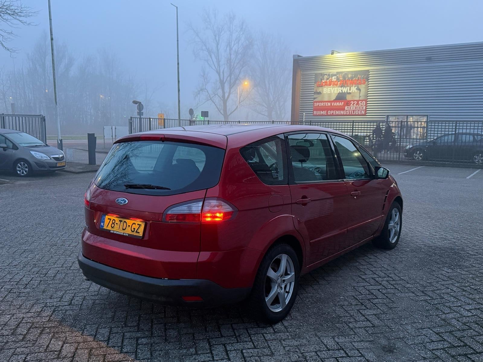 Ford S-Max 2.0-16V - 7 PRSN - GOED ONDERHOUDEN - RIJDT & SCH, Auto's, Voorwielaandrijving, Dealer onderhouden, Stof, Gebruikt