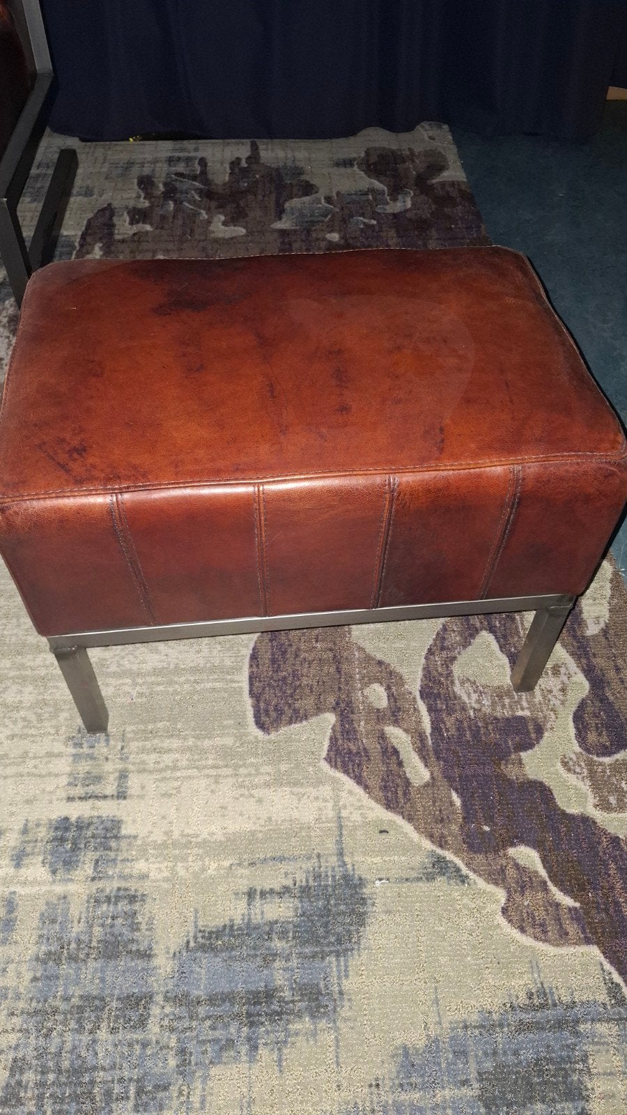 Cognac kleurige hocker, Ophalen of Verzenden, Zo goed als nieuw, Rechthoekig, Minder dan 50 cm